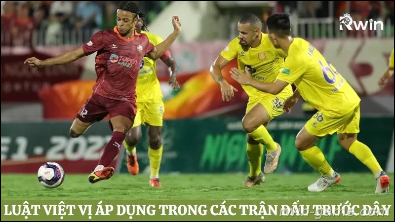 Luật việt vị được áp dụng trong các trận đấu trước đây